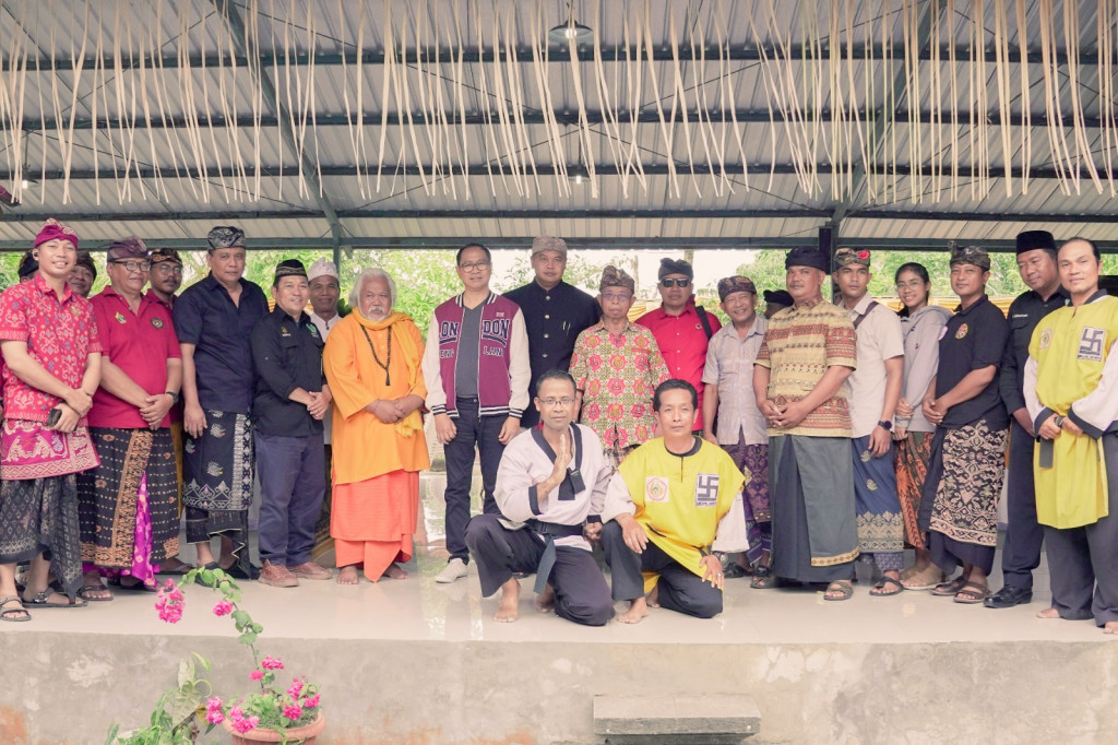 Wabup Ketut Suiasa Hadiri HUT Ke-38 Perguruan Seruling Dewata
